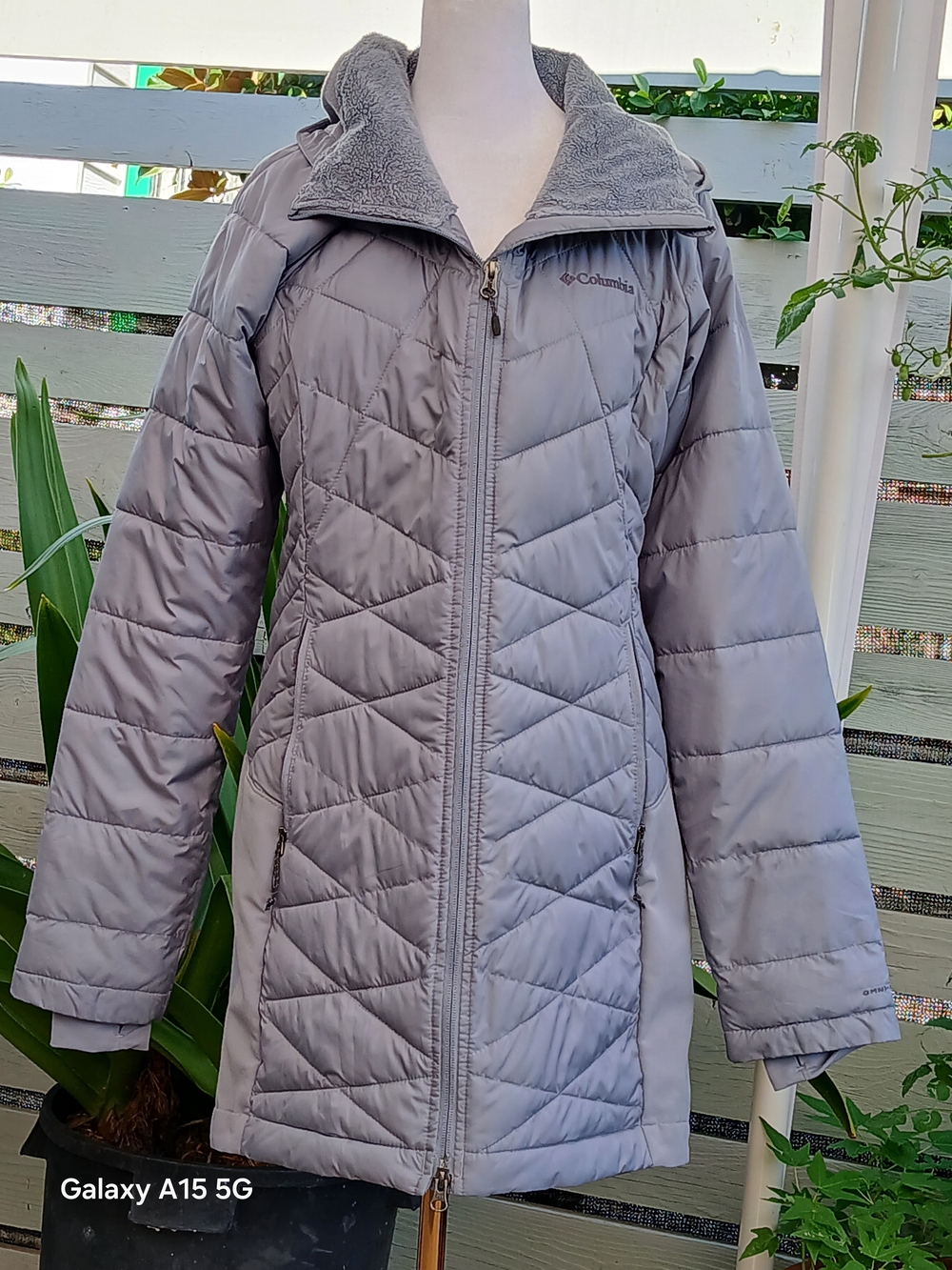 Columbia Women's Light Gray Quilted Puffer Jacket